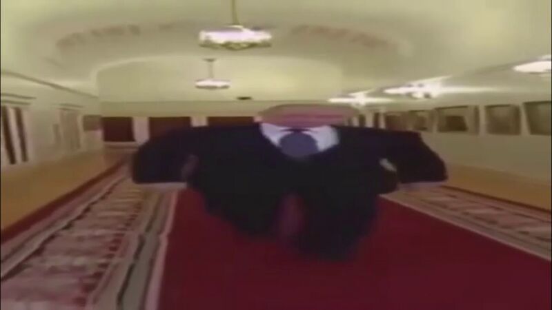 Файл:Широкий Путин идёт.jpg